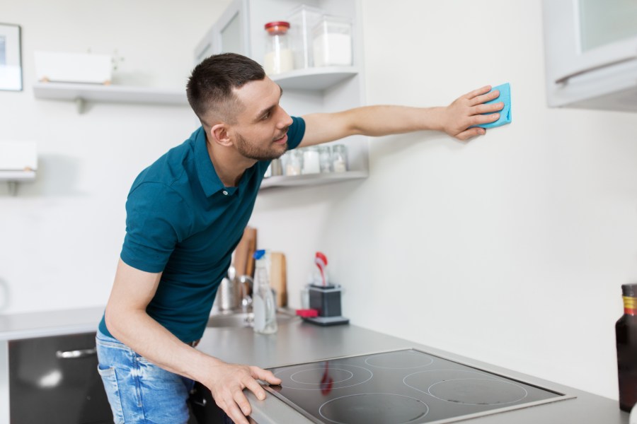 Sprayer vs Roller: Which Method Suits Kitchen Cabinet Painting?